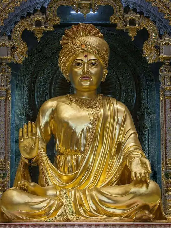 Sevika Leaf Golde Statue