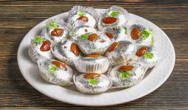 Sevika Leaf Silver Decorate Sweets