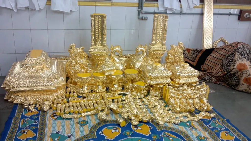Golden Leaf Art