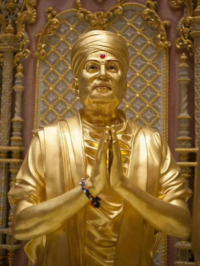 Sevika Leaf Golden Statue